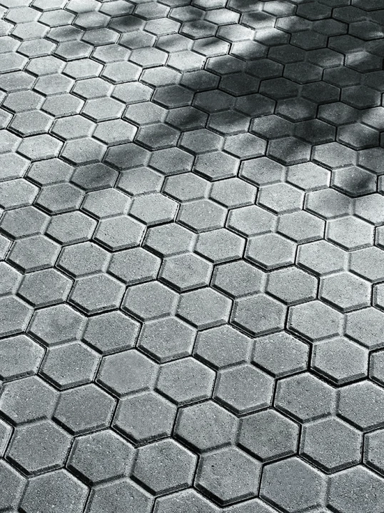 Pavimento realizzato con il prodotto Regale, finitura base e colore grigio
